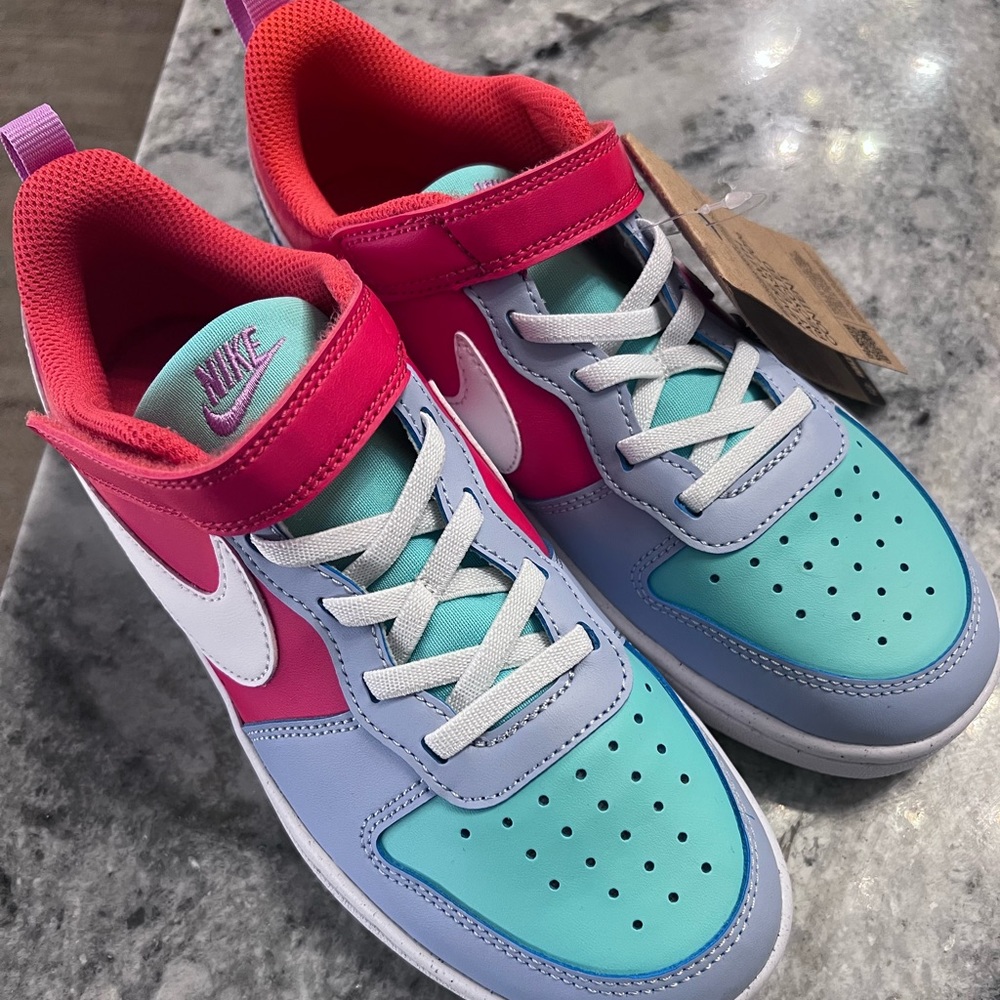 Nike Boy shoes Size 3 Big Kid